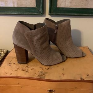 Cute Jessica Simpson open toed suede booties 7 1/2